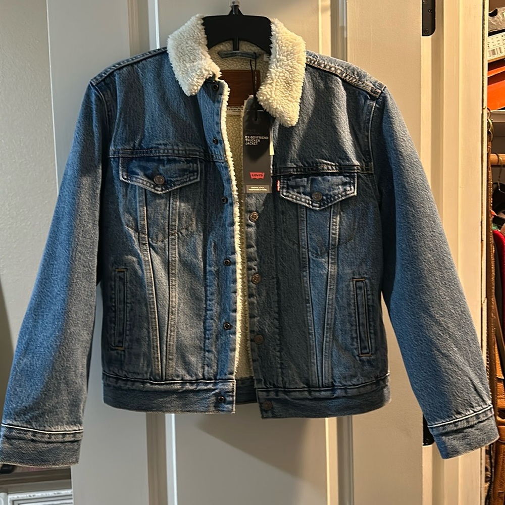 Levi’s Exboyfriend Sherpa lining Jean jacket